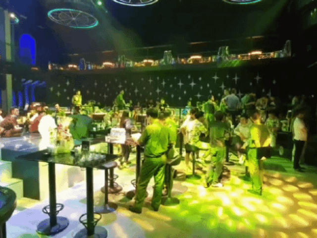 Κινητοποίηση περισσότερων από 100 αστυνομικών για έφοδο σε μπαρ στο Μπουόν Μα Θουότ - 2 Huy động hơn 100 chiến sĩ công an đột kích quán bar ở Buôn Ma Thuột - 2