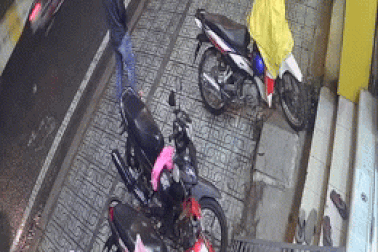 Kẻ trộm bẻ khóa 5 giây lấy xe máy của nữ sinh đi làm thêm