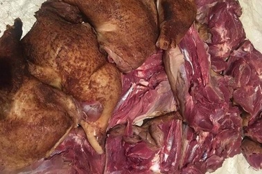 Rợn người món thịt gà tây đặc sản tràn ngập thị trường Tết