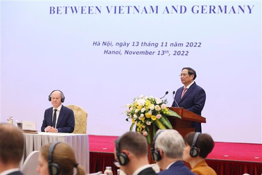 Thủ tướng Chính phủ Phạm Minh Chính và Thủ tướng Đức Olaf Scholz đồng chủ trì hội nghị với doanh nghiệp Việt Nam - Đức