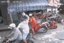 Bà chủ bán thịt heo ở TPHCM bị tạt mắm tôm