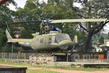 Cận cảnh tháo dỡ 4 máy bay thời chiến tại Di tích Quốc Tử Giám