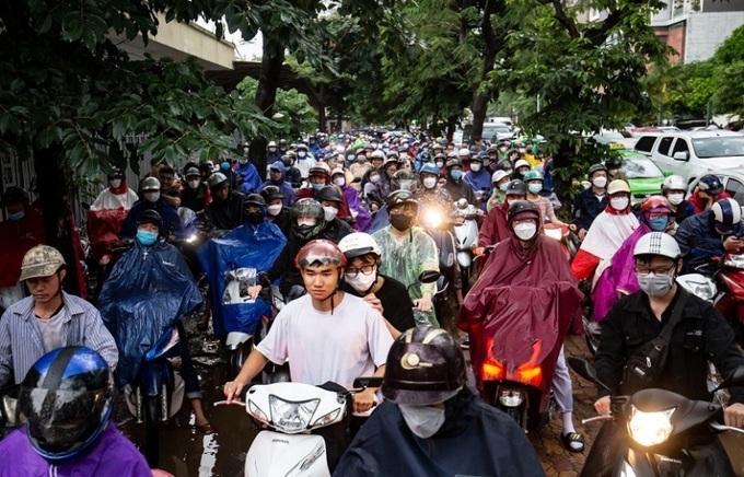 Hà Nội ngày nắng nóng, chiều tối đêm mưa rào và dông.