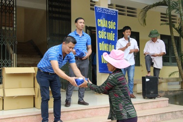 Hàng ngàn túi thuốc thiết yếu đến với đồng bào miền Trung sau lũ