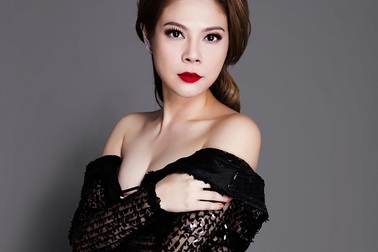 Ca sĩ Thanh Thảo vẫn gợi cảm ở tuổi 40