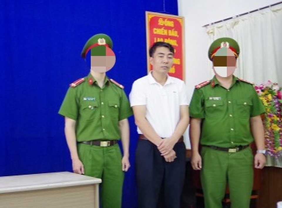 Bắt Phó Chủ tịch xã, Phó Hiệu trưởng trường y làm giả giấy khám sức khỏe - 2 Bắt Phó Chủ tịch xã, Phó Hiệu trưởng trường y làm giả giấy khám sức khỏe - 2