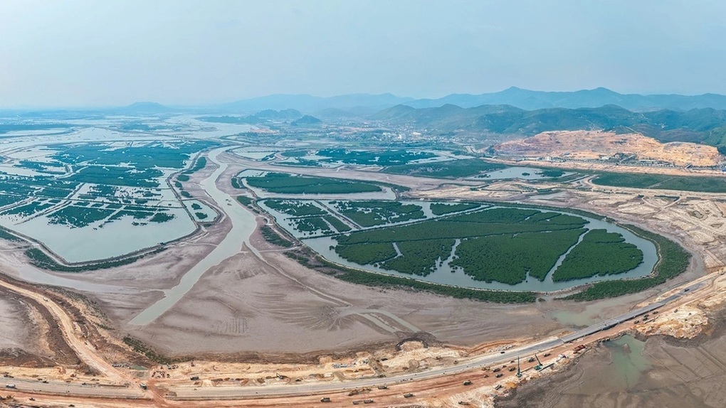 Tỷ phú Phạm Nhật Vượng nói đổi tên sân vận động Trống Đồng là có lý do - 2