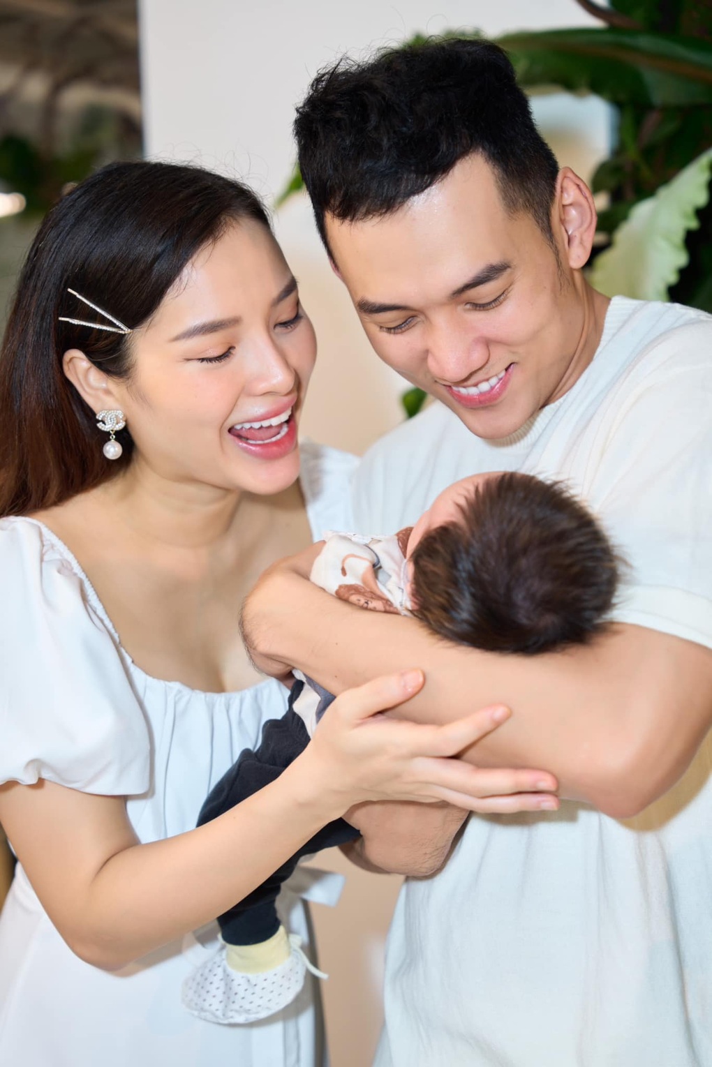 Phương Trinh Jolie giảm 15kg trong 40 ngày, khoe dáng nóng bỏng sau sinh - 3 Phương Trinh Jolie giảm 15kg trong 40 ngày, khoe dáng nóng bỏng sau sinh - 3