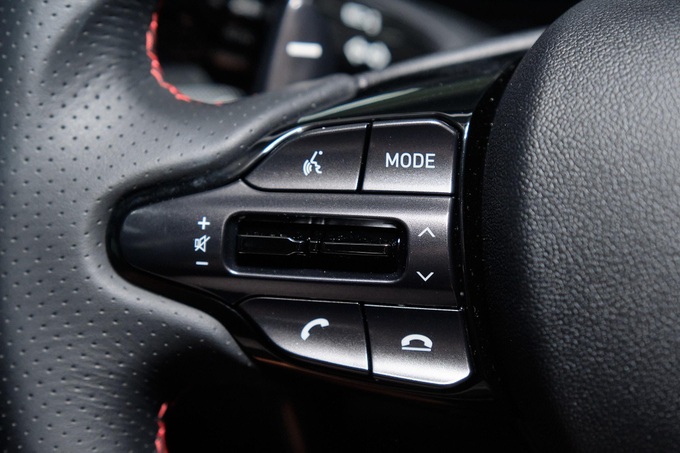 Hyundai Elantra N-Line: hút mắt từ mọi góc nhìn, trang bị hấp dẫn, động cơ là điểm nhấn - 17 Hyundai Elantra N-Line: hút mắt từ mọi góc nhìn, trang bị hấp dẫn, động cơ là điểm nhấn - 17