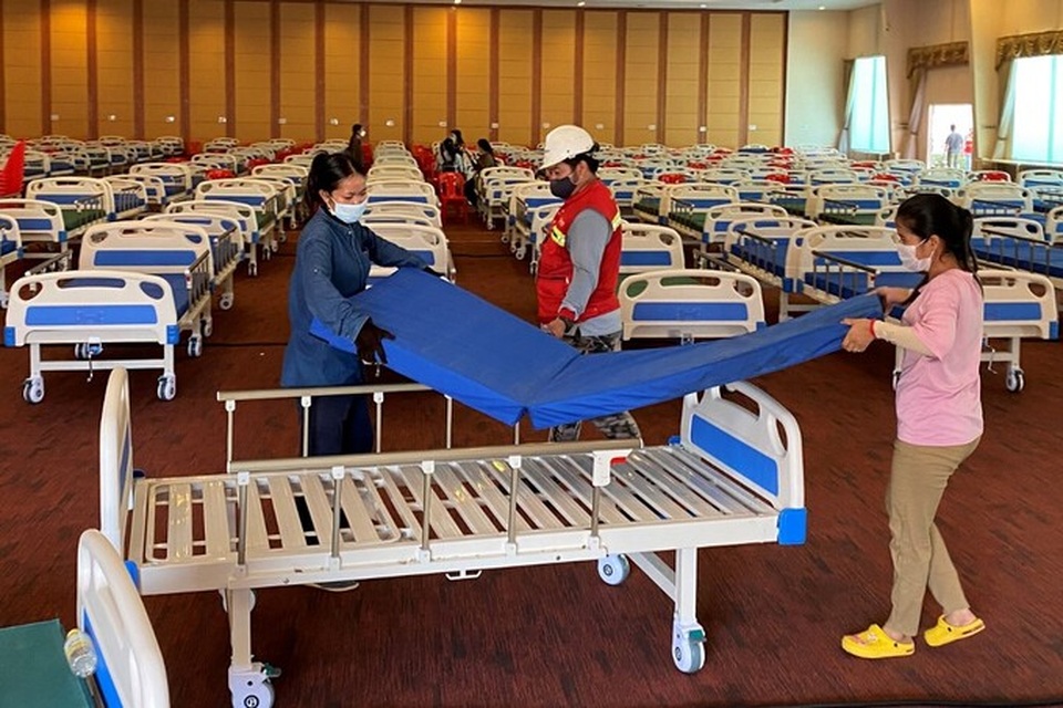 Phnom Penh bị phong tỏa, dân Campuchia càn quét siêu thị tích thực phẩm - 9 Phnom Penh bị phong tỏa, dân Campuchia càn quét siêu thị tích thực phẩm - 9