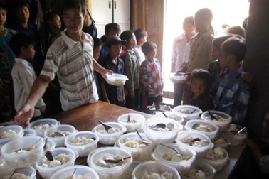 Lập trang trại trong trường để cải thiện bữa ăn học sinh 