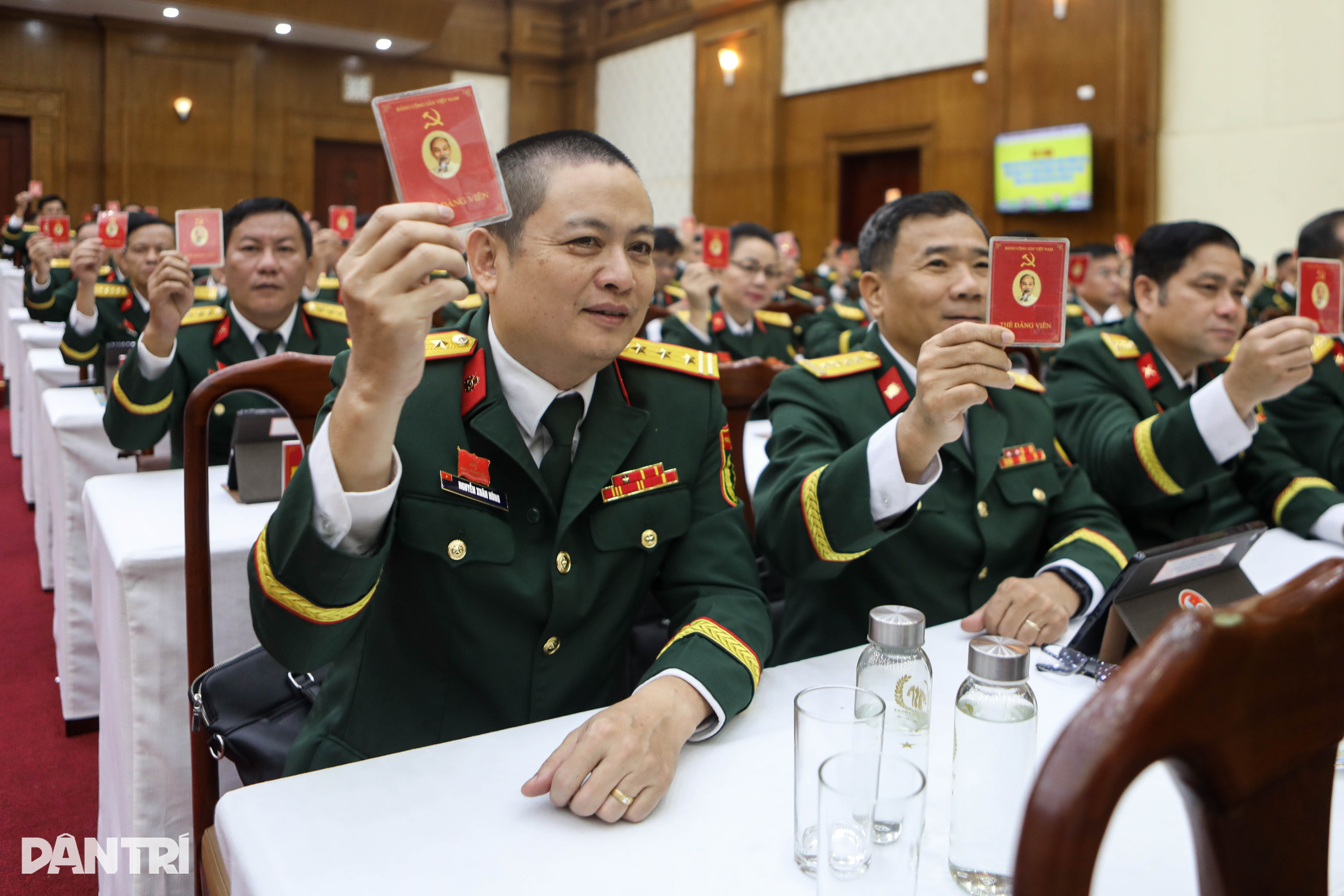 Thiếu tướng Trần Vinh Ngọc được bầu giữ chức Bí thư Đảng ủy Quân khu 7 - 8