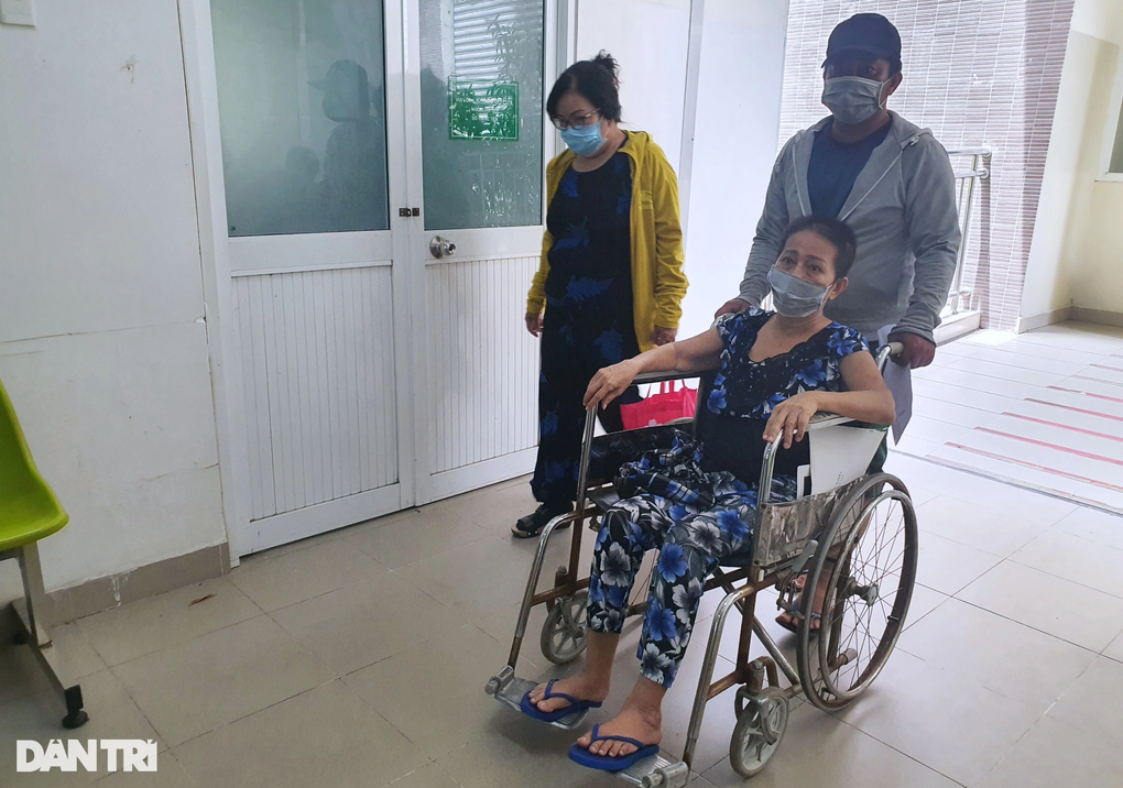 Không mổ, mẹ sẽ liệt và ảnh hưởng tính mạng, nhưng tôi hết cách rồi… - 1 Không mổ, mẹ sẽ liệt và ảnh hưởng tính mạng, nhưng tôi hết cách rồi… - 1
