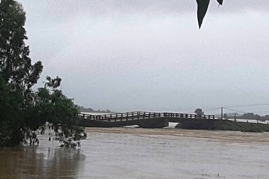 Lật cano, 7 chiến sĩ công an thoát chết trong gang tấc