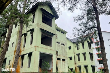 Hàng loạt căn biệt thự bỏ hoang giữa núi rừng Măng Đen