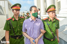 Cổ phiếu trong tài khoản cựu Thứ trưởng Tô Anh Dũng lăm le tăng vượt đỉnh