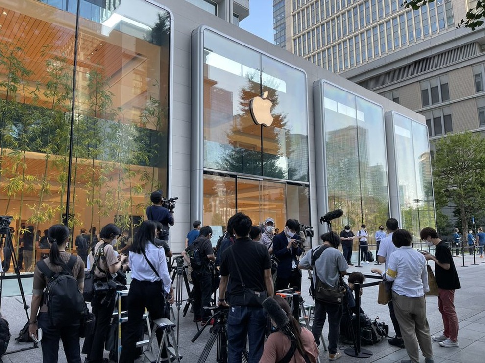 iPhone 13 bắt đầu đến tay người dùng trên toàn thế giới - 2 iPhone 13 bắt đầu đến tay người dùng trên toàn thế giới - 2