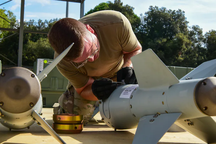 Mỹ có thể gửi thiết bị chế bom thông minh cho Ukraine sau "mưa" tên lửa Nga