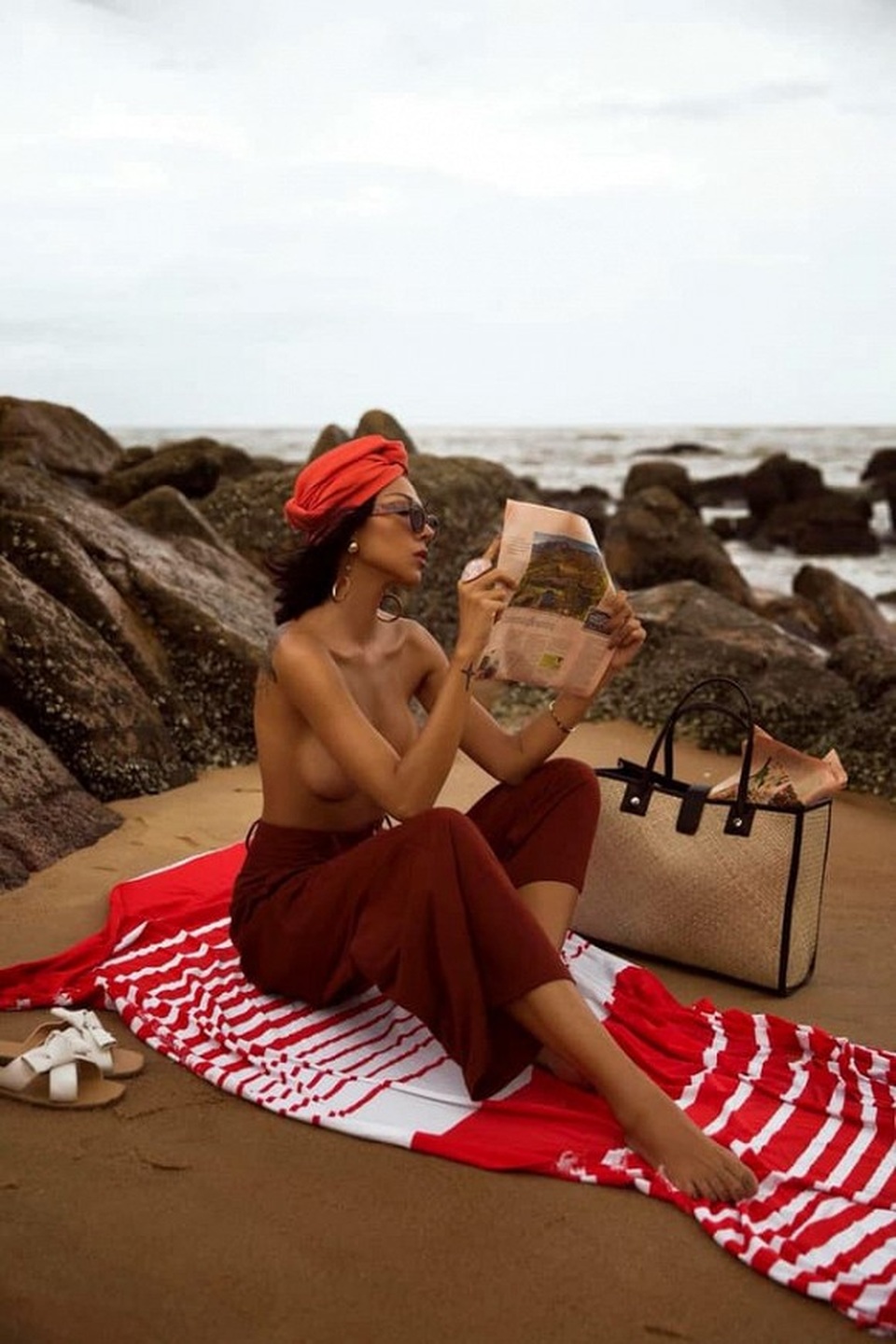 Siêu mẫu Minh Triệu “đốt mắt” với ảnh bán nude táo bạo - 7 Siêu mẫu Minh Triệu “đốt mắt” với ảnh bán nude táo bạo - 7