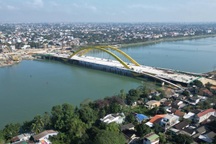 Cầu mang hình dáng "Hạc chầu Thiên Mụ" ở Huế sắp về đích