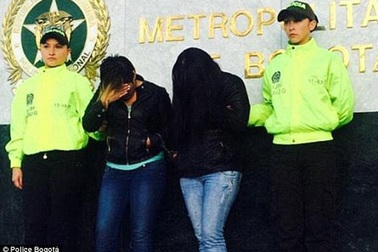 Cảnh sát Paris bắt thành viên Hội Tam Hoàng buôn 'hơi thở của quỷ'