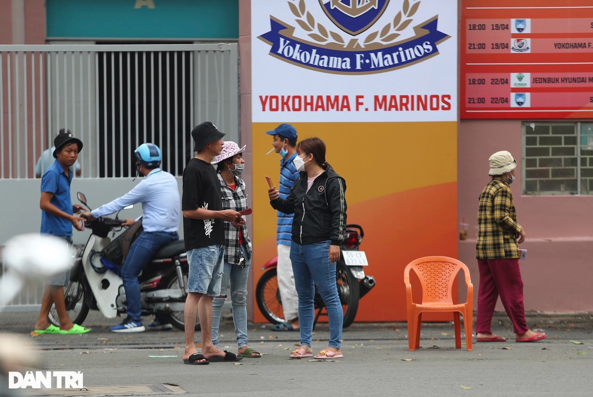 HA Gia Lai đá cúp châu Á, phe vé có dịp hốt bạc - 4 HA Gia Lai đá cúp châu Á, phe vé có dịp hốt bạc - 4