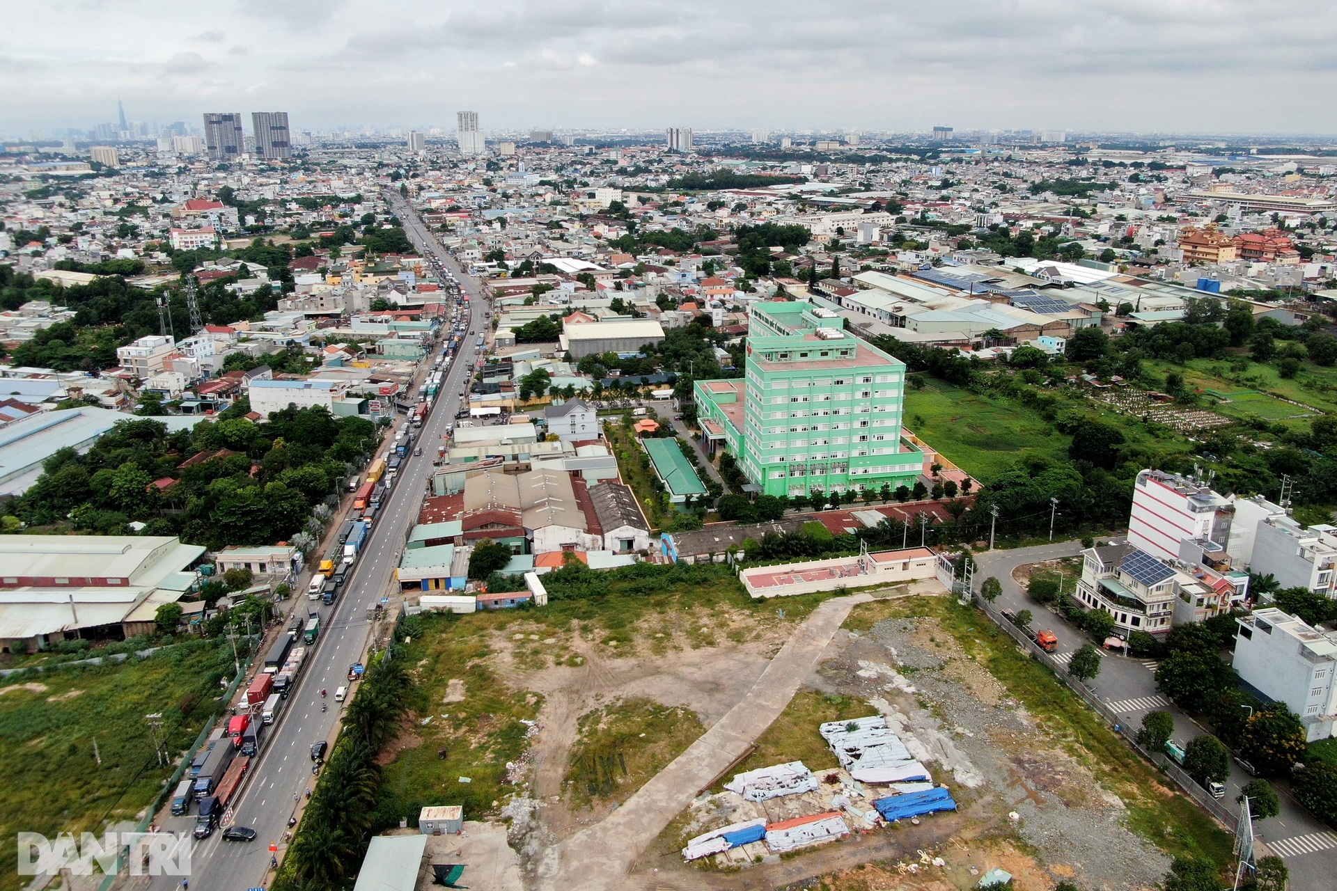 TPHCM: Kẹt xe nhiều kilomet ở cửa ngõ phía Đông ngày đầu giãn cách xã hội - 15 TPHCM: Kẹt xe nhiều kilomet ở cửa ngõ phía Đông ngày đầu giãn cách xã hội - 15
