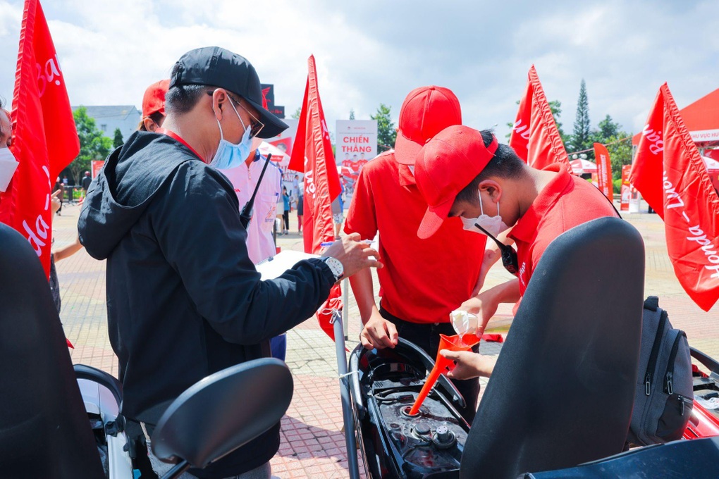 Cuộc thi Lái xe tiết kiệm nhiên liệu của Honda có gì mà thu hút hàng trăm người tham gia? - 3 Cuộc thi Lái xe tiết kiệm nhiên liệu của Honda có gì mà thu hút hàng trăm người tham gia? - 3