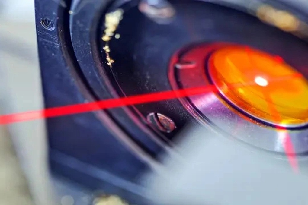 Trung Quốc chế tạo vũ khí laser siêu nhẹ, siêu mạnh - 1 Trung Quốc chế tạo vũ khí laser siêu nhẹ, siêu mạnh - 1