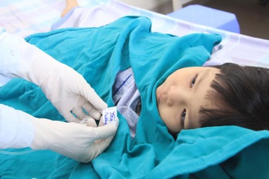 Ghép tế bào dây rốn cho cặp song sinh suy tủy xương