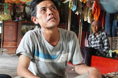 Ký sự đường 7: Những đứa con lạc gia đình trên đường chạy loạn