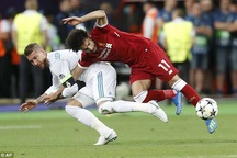 Khiến Salah có nguy cơ mất World Cup, Sergio Ramos bị chỉ trích dữ dội