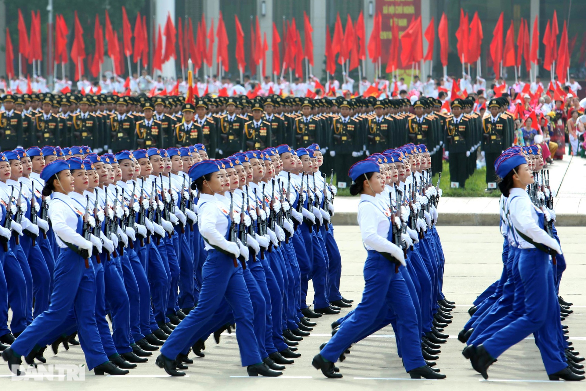 Ngắm Lễ diễu binh hùng tráng, rộn ràng đường phố Thủ đô dịp Quốc khánh 2015 - 18