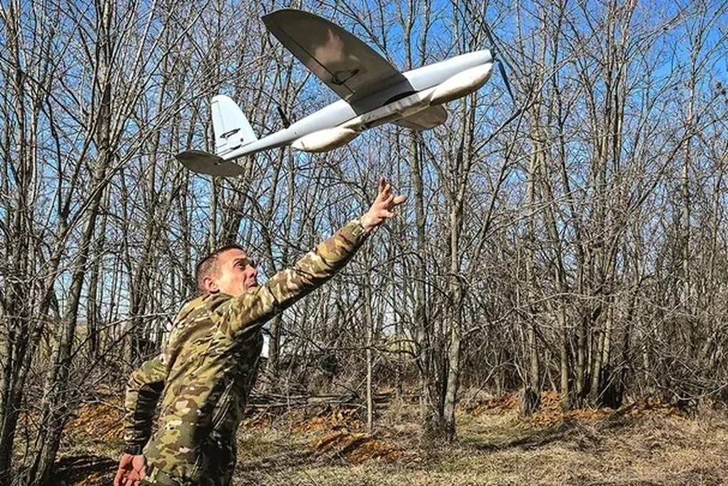 Bên trong những cơ sở bí mật của Ukraine chế tạo “sát thủ bầu trời” - 1