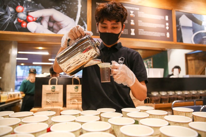 Một vạn ly cà phê đưa thông điệp xúc động đến các y, bác sĩ - 11 Một vạn ly cà phê đưa thông điệp xúc động đến các y, bác sĩ - 11