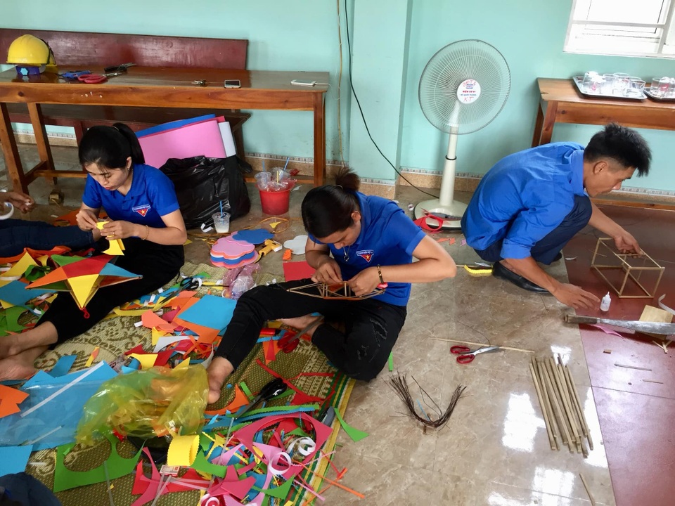 Tuổi trẻ Nghệ An chung sức triển khai chương trình “Đèn lồng yêu thương” - 2