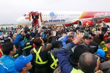 Vụ biểu diễn bikini trên chuyến bay đón tuyển thủ U23: Phạt Vietjet 40 triệu đồng