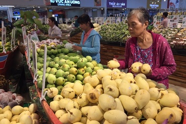 Hủ tiếu, cá khô, xoài, mận Đồng Tháp "rầm rộ" vào siêu thị, giá rẻ bất ngờ