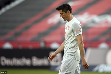 Lewandowski ghi bàn, Bayern Munich vẫn thua sốc trước Frankfurt