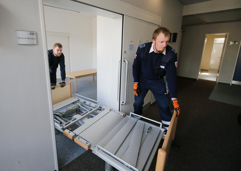 Các nước cấp tập lập bệnh viện dã chiến đối phó đại dịch Covid-19 - 2