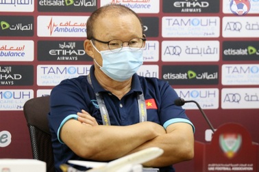 HLV Park Hang Seo đuổi phóng viên UAE vì hành động quay lén