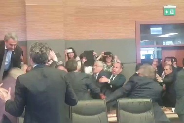 Nghị sỹ Thổ Nhĩ Kỳ “choảng” nhau giữa phiên họp quốc hội