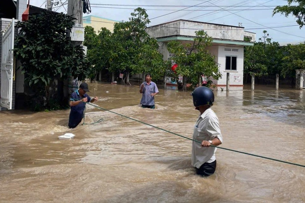Mưa lớn, nước dâng cao chảy xiết ở nơi khô hạn nhất nước - 3 Mưa lớn, nước dâng cao chảy xiết ở nơi khô hạn nhất nước - 3