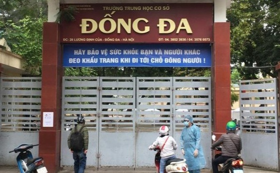 Hà Nội: Học sinh lớp 8 ngã từ lan can tầng 2 xuống đất giờ ra chơi - 1 Hà Nội: Học sinh lớp 8 ngã từ lan can tầng 2 xuống đất giờ ra chơi - 1