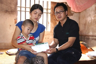 Gần 50 triệu đồng đến với bé trai bị 3 căn bệnh quái ác