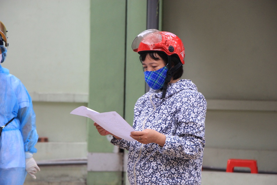 Hà Nội: Lấy mẫu xét nghiệm nhanh Covid-19 150 người tại chợ Ngã Tư Sở - 3 Hà Nội: Lấy mẫu xét nghiệm nhanh Covid-19 150 người tại chợ Ngã Tư Sở - 3