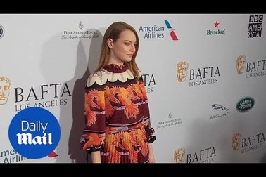 Emma Stone duyên dáng trên thảm đỏ