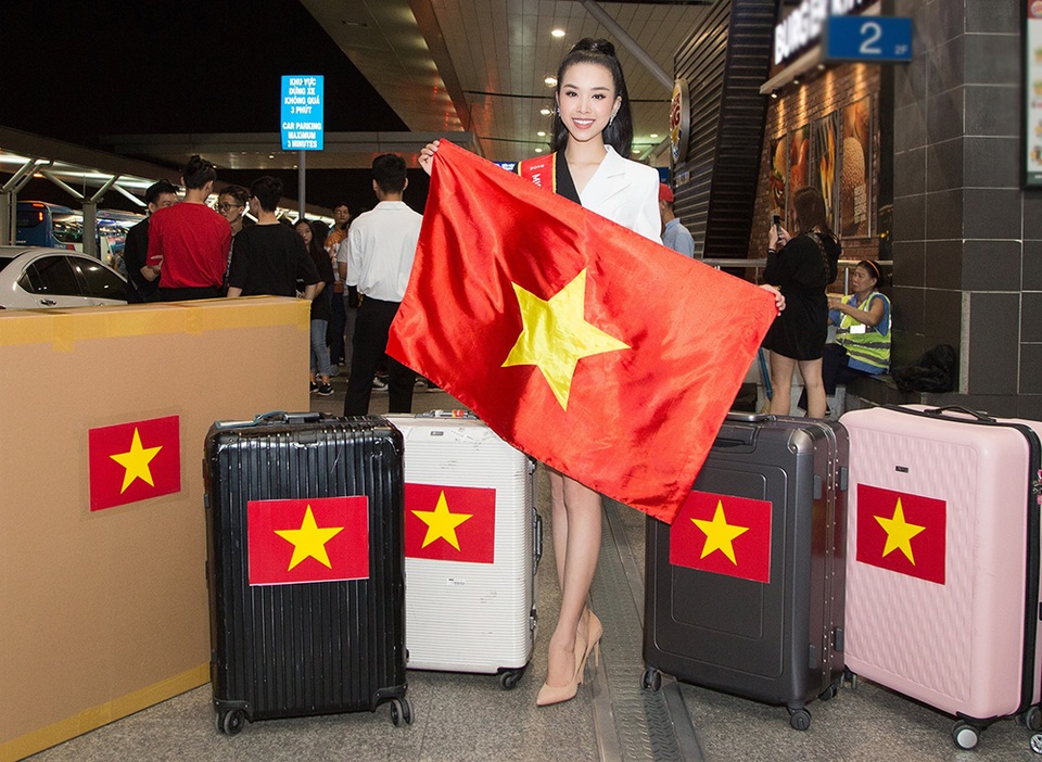 Tiểu Vy, Phương Nga tiễn Á hậu Thúy An lên đường sang Ai Cập thi Hoa hậu Liên lục địa - 7 Tiểu Vy, Phương Nga tiễn Á hậu Thúy An lên đường sang Ai Cập thi Hoa hậu Liên lục địa - 7