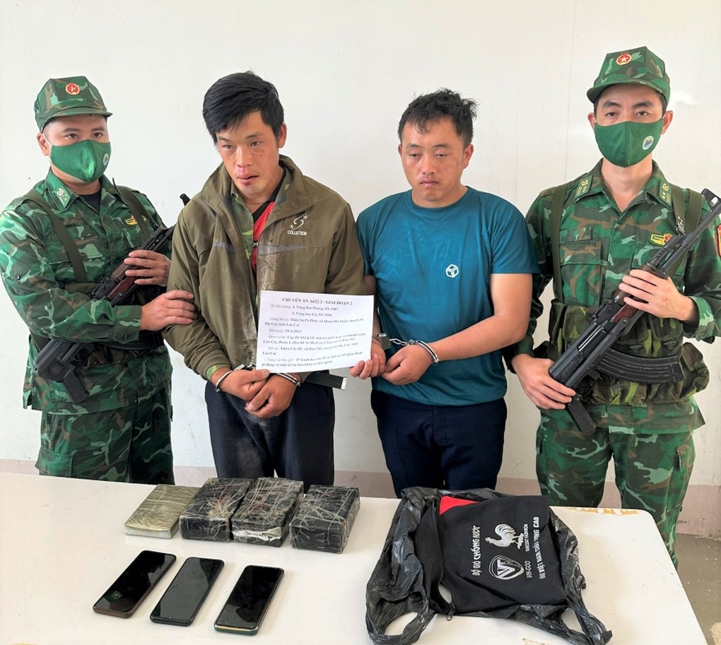 Liên tiếp triệt phá 2 chuyên án ma túy, thu giữ 16 bánh heroin - 2 Liên tiếp triệt phá 2 chuyên án ma túy, thu giữ 16 bánh heroin - 2