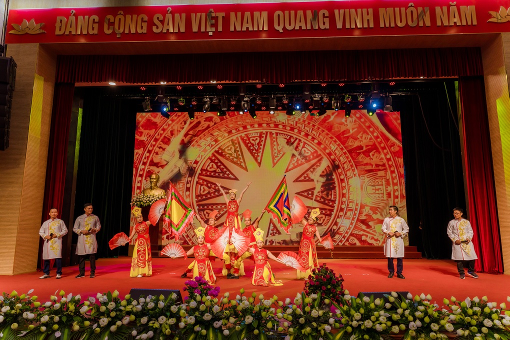 25 tiết mục văn nghệ đặc sắc của công nhân lao động mừng sinh nhật Bác - 5 25 tiết mục văn nghệ đặc sắc của công nhân lao động mừng sinh nhật Bác - 5